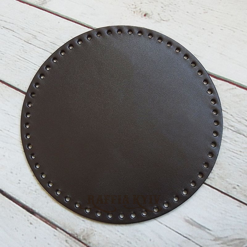 Chocolate leather round bottom, ø 20 cm, deformed