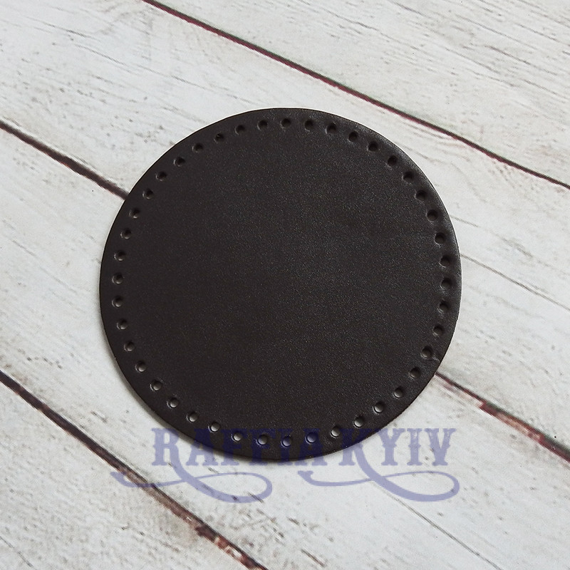 Chocolate leather round bottom, ø 16 cm, deformed