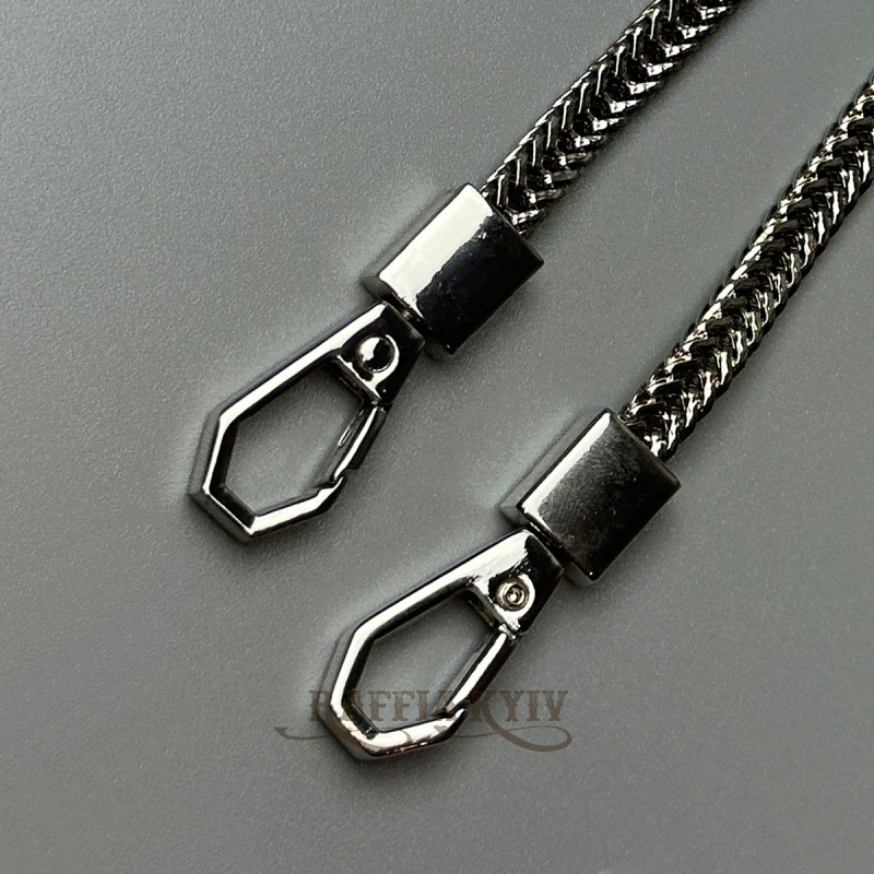 Flat steel chainlet with carabiners, nickel
