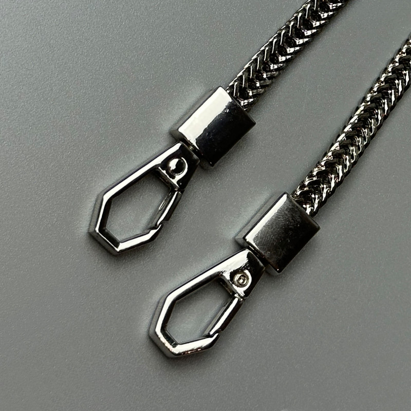 Flat steel chainlet with carabiners, nickel